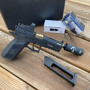 PACK PISTOLET CZ P09 AVEC TRACEUR ET OPTIQUE CO2