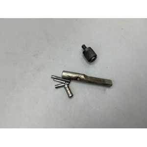 Goupille de culasse plus teton   pour  carabine Unique X51 B Calibre 22Lr d'occasion